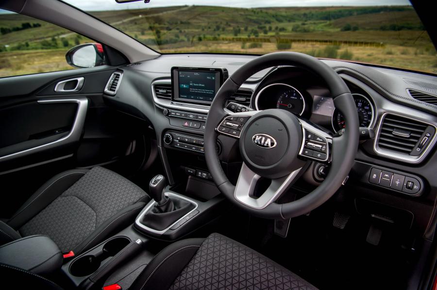 Интерьер Kia Ceed 2018 года  (UK) (фото 19 из 30)